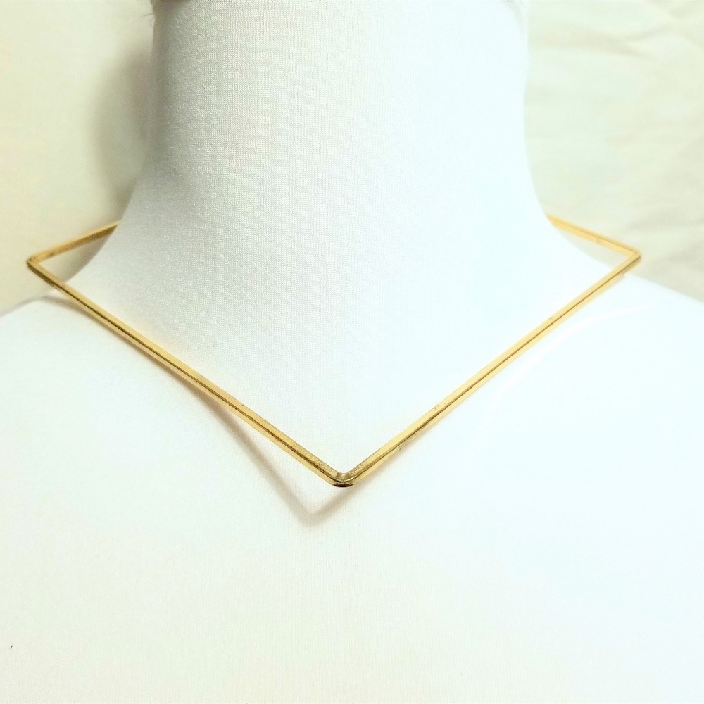 HM Super Cool, Super Odd Square Necklace in Gold